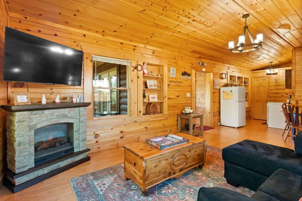 Dream Weaver Cabin Villa Candler Екстериор снимка